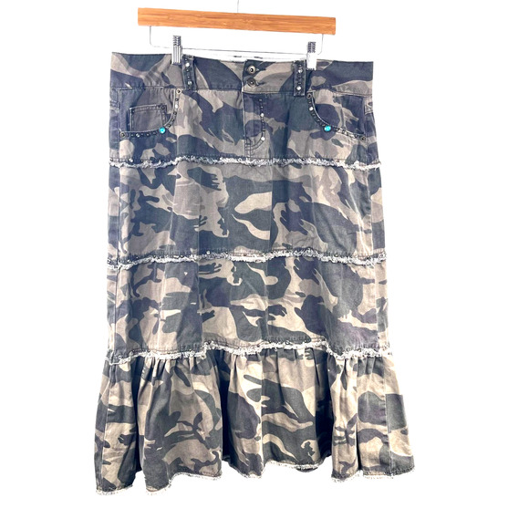 VTG Y2K Camo Tiered Maxi Midi Skirt Sz 16W Stud Punk Goth Distressed Modest Army - Picture 1 of 6